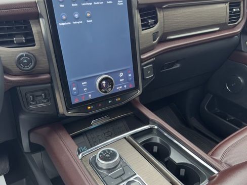Used 2024 Ford Expedition Max Limited image 27