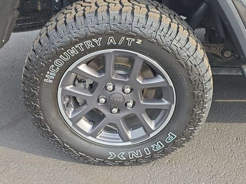 Used 2020 Jeep Gladiator Overland AWD/4WD image 13