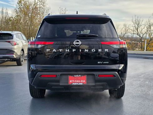 Used 2024 Nissan Pathfinder SV image 4