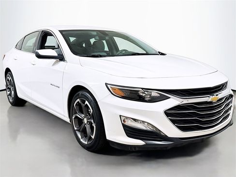 Used 2022 Chevrolet Malibu LT image 3