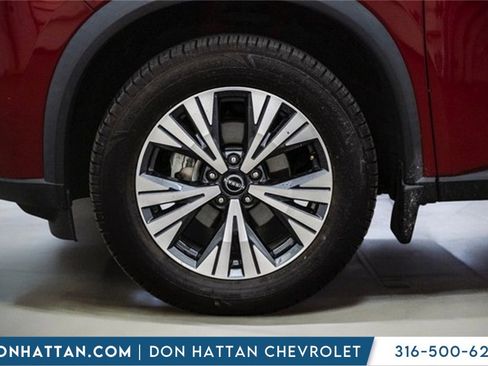 Used 2023 Nissan Rogue SV image 40