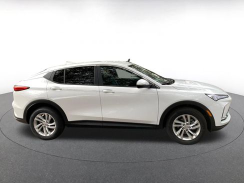 Used 2025 Buick Envista Preferred image 8