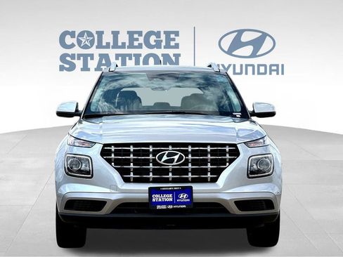 Used 2024 Hyundai Venue SEL FWD image 4