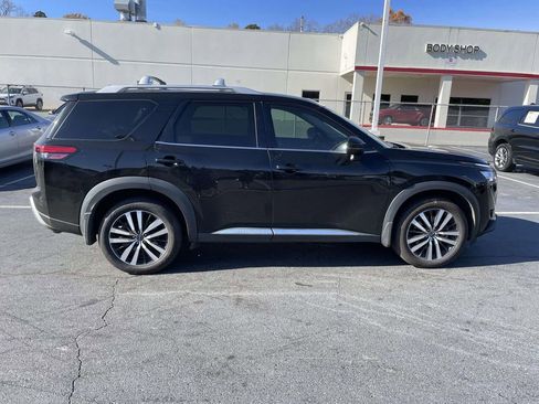 Used 2024 Nissan Pathfinder Platinum w/ Cargo Package image 12
