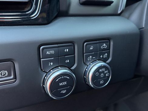 Used 2022 GMC Sierra 1500 AT4 w/ AT4 Premium Package AWD/4WD image 16