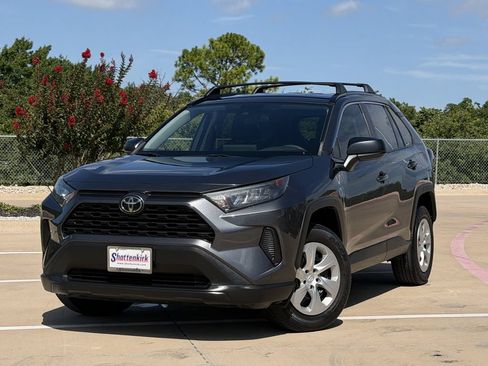 Used 2020 Toyota RAV4 LE FWD image 2