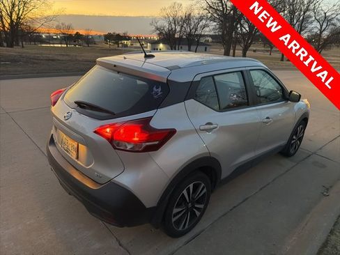 Used 2018 Nissan Kicks SV image 3