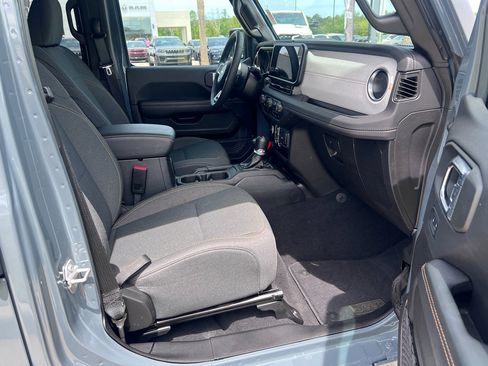 Used 2025 Jeep Wrangler Sahara w/ Safety Group image 16