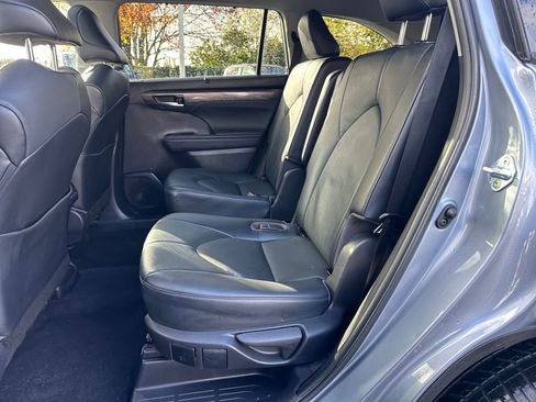 Used 2023 Toyota Highlander Limited image 25