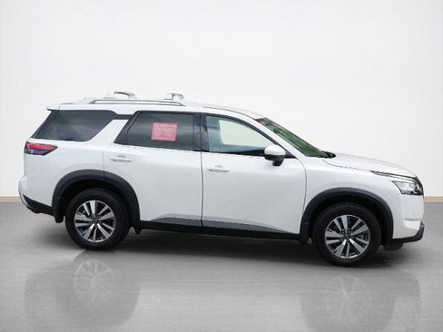 Certified 2023 Nissan Pathfinder SL w/ Black Appearance Package AWD/4WD image 2