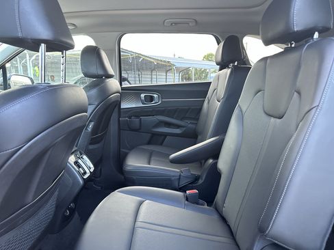 Certified 2023 Kia Sorento SX FWD image 22