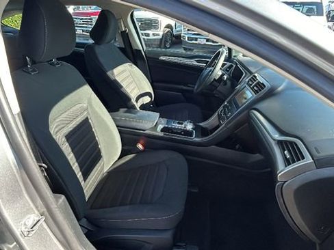 Used 2020 Ford Fusion SE image 11