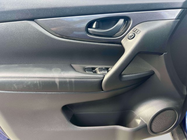 Used 2019 Nissan Rogue S AWD/4WD image 18