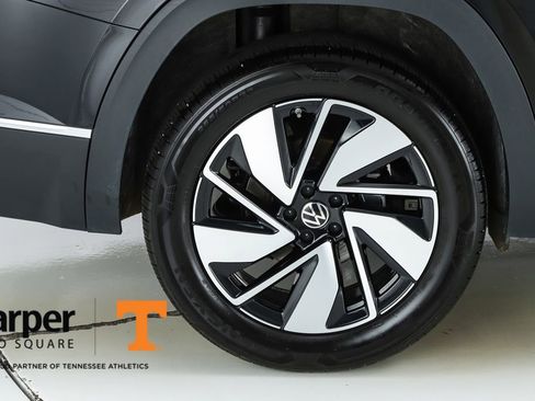 Used 2025 Volkswagen Atlas SEL AWD/4WD image 53