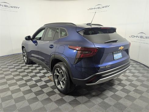 Certified 2024 Chevrolet Trax LT w/ Driver Confidence Package image 3