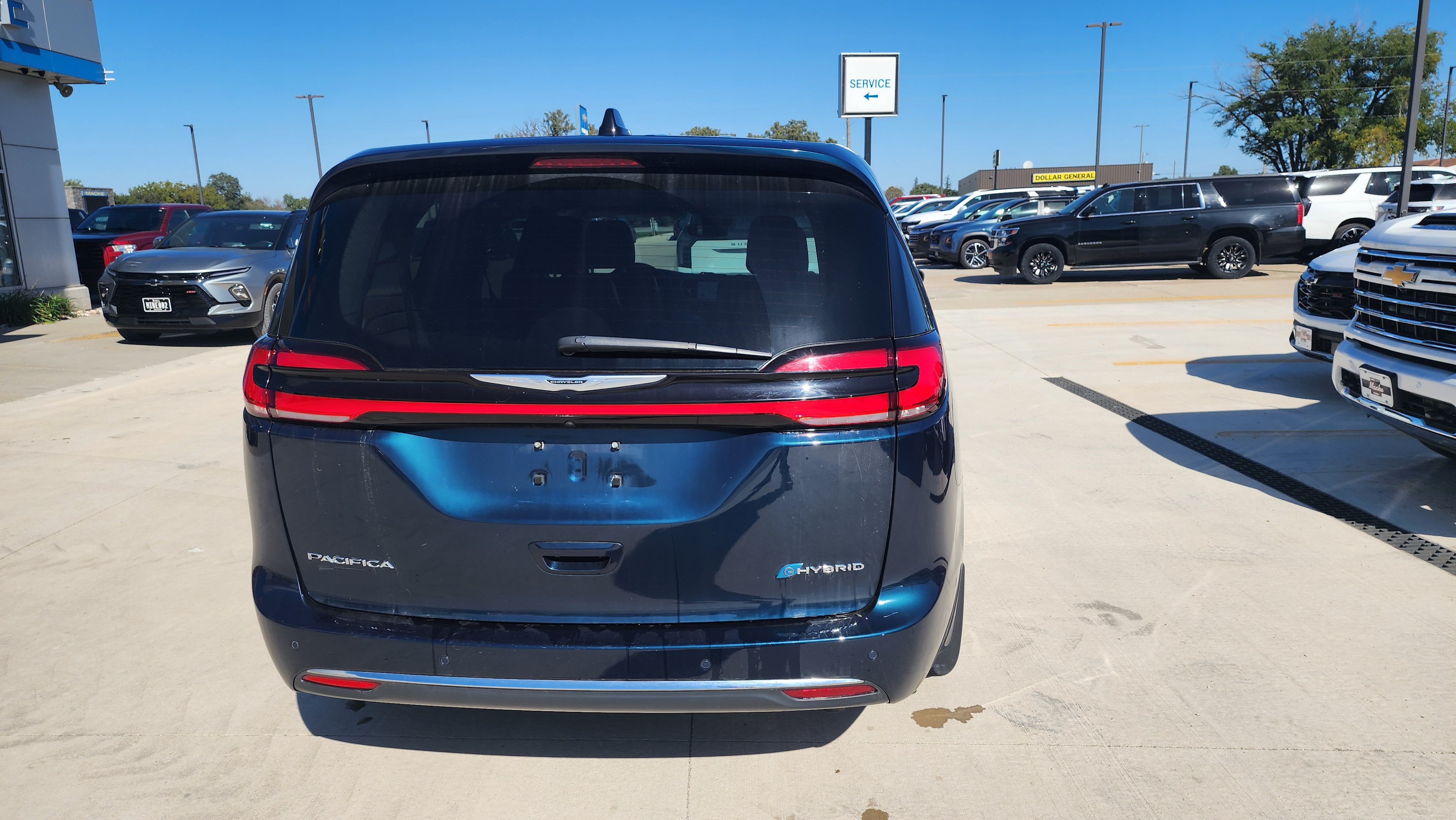Used 2023 Chrysler Pacifica Touring-L FWD image 6