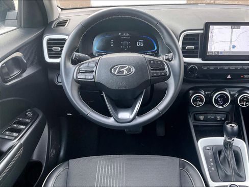 Certified 2023 Hyundai Venue Limited image 17