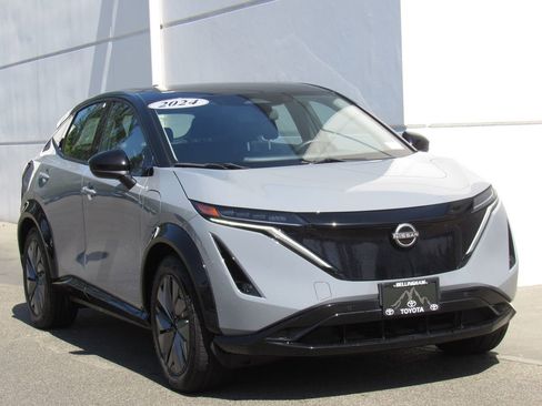 Used 2024 Nissan Ariya AWD image 2