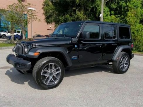 Used 2025 Jeep Wrangler Sport S w/ Convenience Group image 12