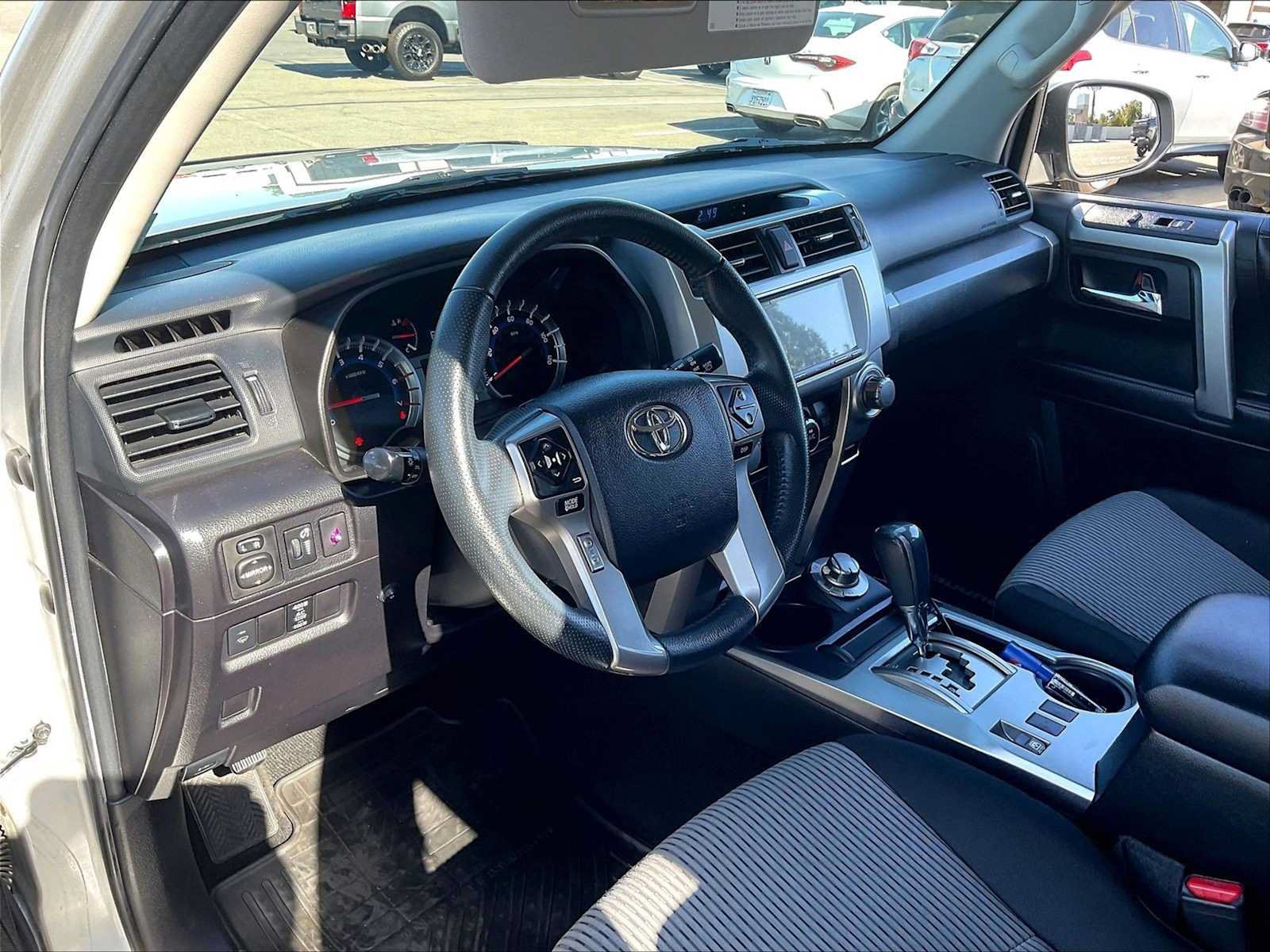 Used 2016 Toyota 4Runner SR5 AWD/4WD image 17
