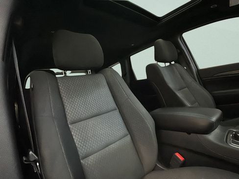 Used 2019 Jeep Grand Cherokee Laredo image 16