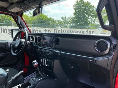 Used 2021 Jeep Wrangler Sport AWD/4WD image 18