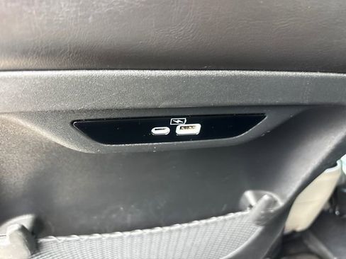 Used 2023 Chrysler Pacifica Touring-L FWD image 14