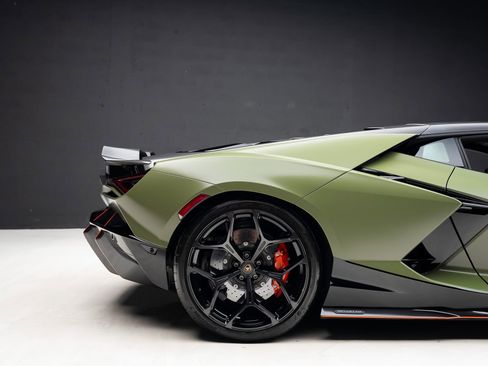 Used 2024 Lamborghini Revuelto AWD/4WD image 43