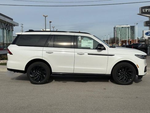 New 2025 Lincoln Navigator Reserve w/ Jet Appearance Package image 2