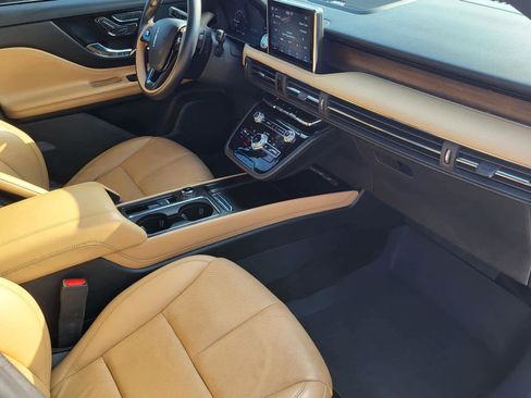 Used 2020 Lincoln Corsair Reserve w/ Rear Removable Package Tray image 9