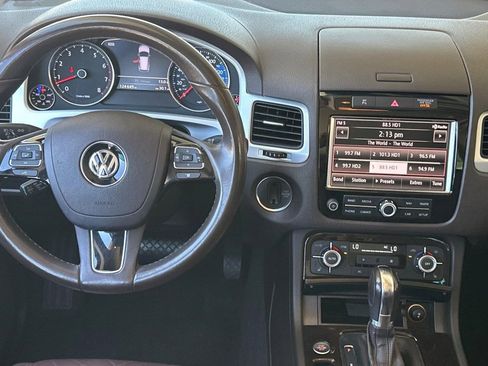 Used 2013 Volkswagen Touareg Executive AWD/4WD image 28