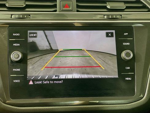Used 2021 Volkswagen Tiguan SE AWD/4WD image 6