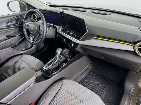 Used 2024 Chevrolet Trax LT w/ Sunroof Package image 28