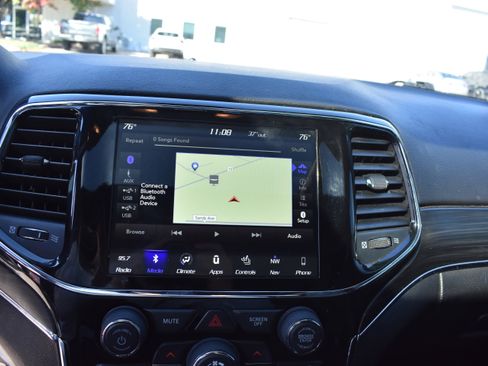 Used 2019 Jeep Grand Cherokee Limited image 18