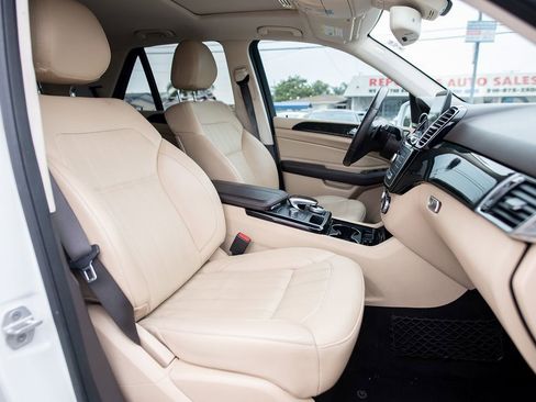 Used 2017 Mercedes-Benz GLE 350 w/ Premium 1 Package image 18