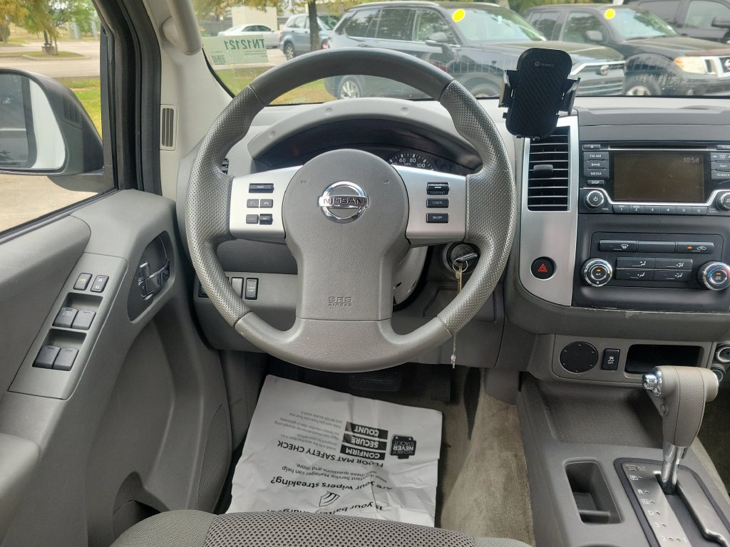 Used 2015 Nissan Frontier SV RWD image 17