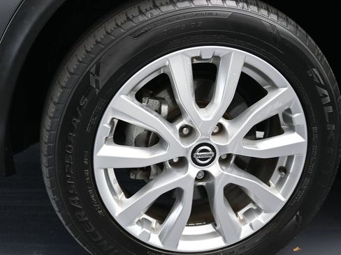 Used 2021 Nissan Rogue Sport SV image 48