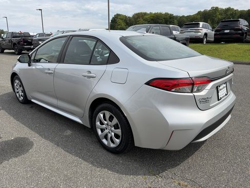 Used 2022 Toyota Corolla LE FWD image 3