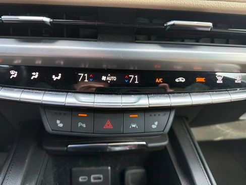 Used 2024 Cadillac XT4 Luxury w/ Cold Weather Package FWD image 12
