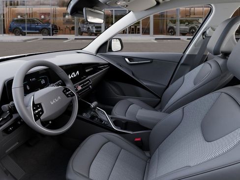 Certified 2025 Kia Niro EX image 17