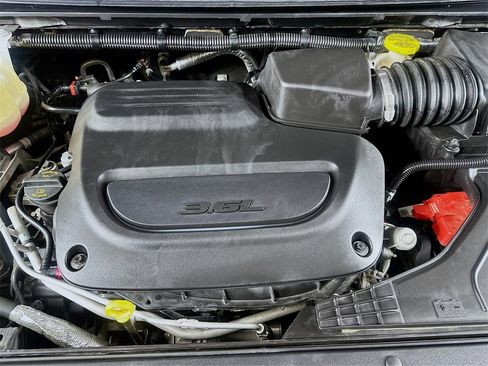 Used 2020 Chrysler Pacifica Limited w/ Tire & Wheel Group image 36