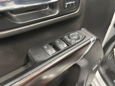 Used 2022 GMC Sierra 3500 SLT w/ SLT Preferred Package AWD/4WD image 39