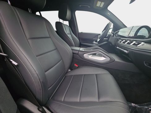 Used 2023 Mercedes-Benz GLS 450 4MATIC image 10