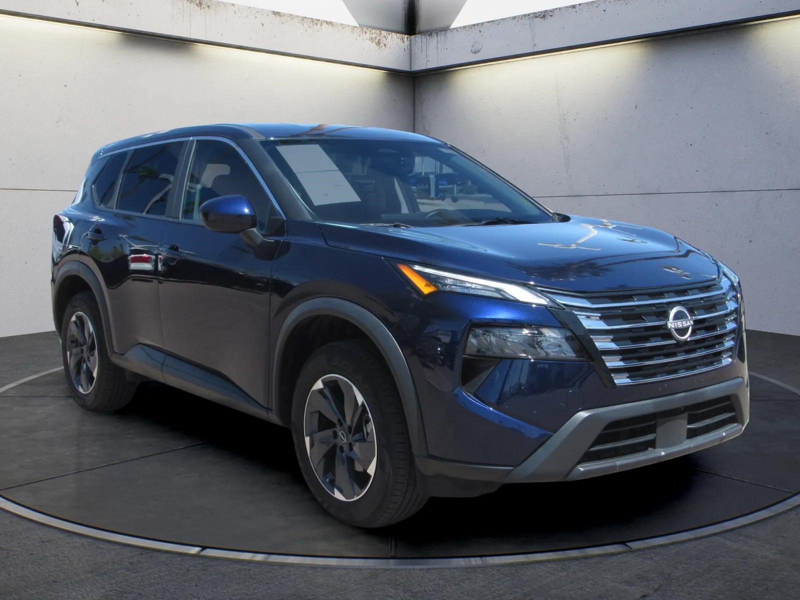 Used 2025 Nissan Rogue SV FWD image 2
