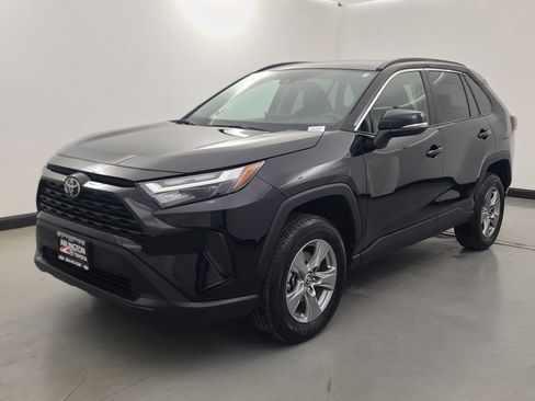 Used 2025 Toyota RAV4 XLE image 8