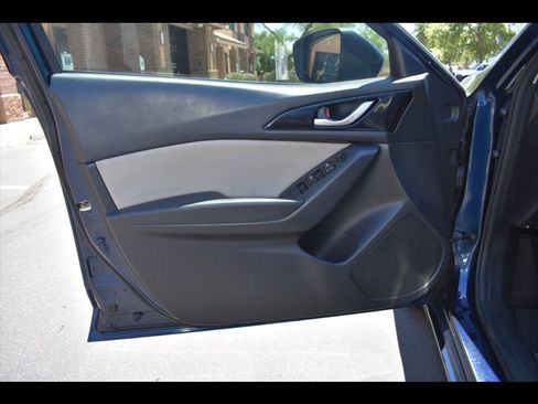 Used 2016 MAZDA MAZDA3 i Touring FWD image 17