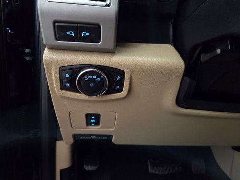 Used 2017 Ford F250 Lariat w/ Chrome Package image 42