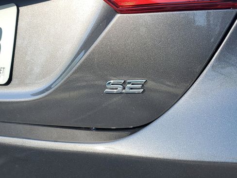 Used 2024 Toyota Camry SE image 10