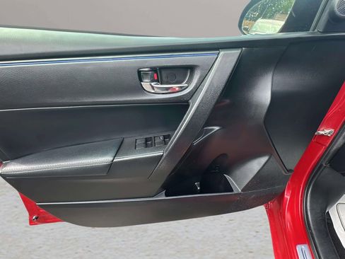 Used 2018 Toyota Corolla SE FWD image 17