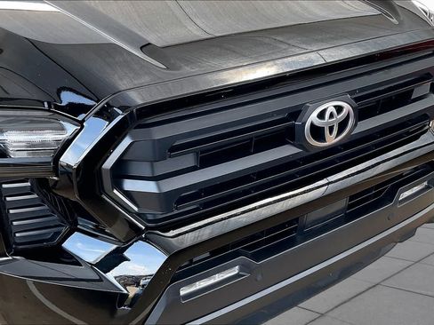 Used 2024 Toyota Tacoma SR5 AWD/4WD image 27